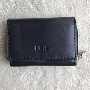 ROOTS Black leather Wallet